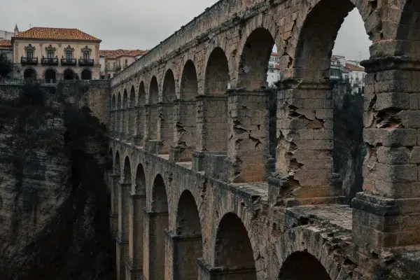 古罗马式石拱桥历史遗迹场景