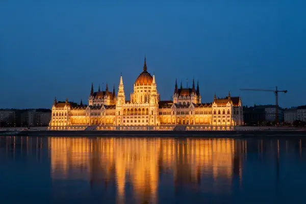 捕捉到匈牙利国会大厦夜景