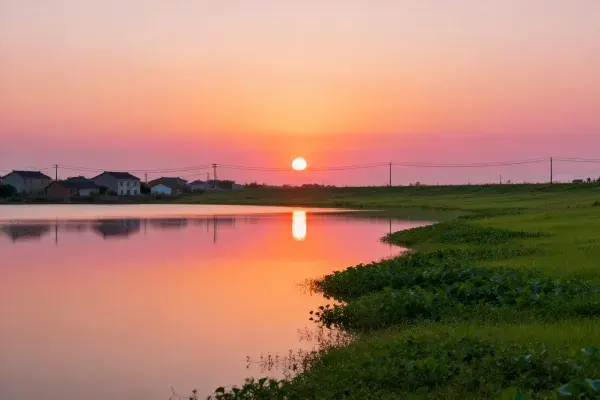 夕阳映照江南水乡水域风光