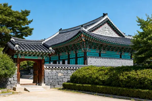 韩式古宫殿建筑及周边园林场景