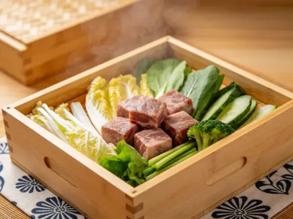 鲜蔬肉块日式餐点准备场景