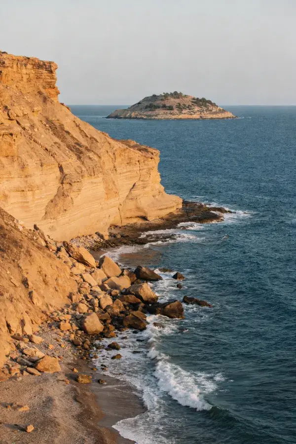 露天岩石海岸悬崖风光