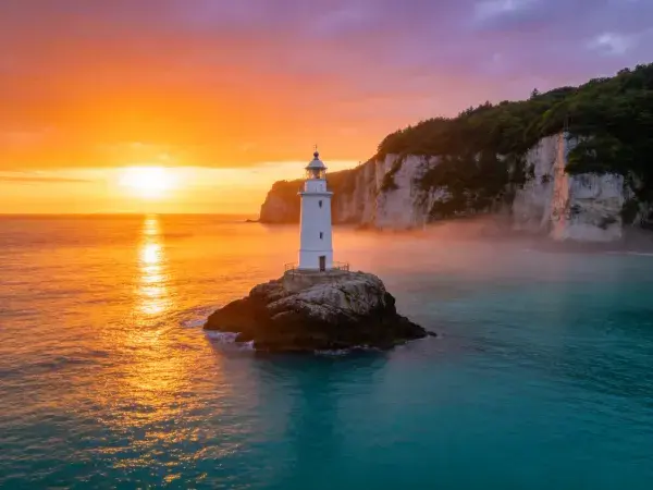 露天海岸灯塔与夕阳海景