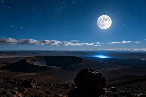 月夜火山口与星空景观