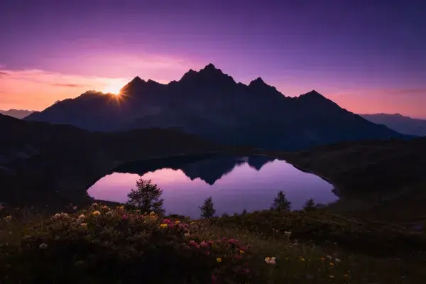 露天山岳湖泊黄昏景观