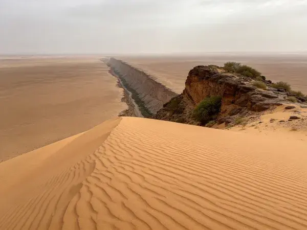 沙漠峡谷地貌与沙丘景观