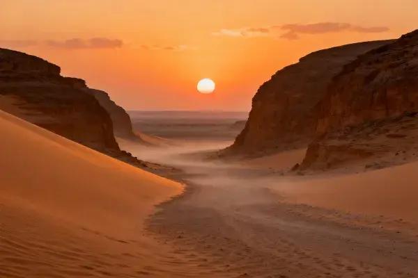 沙漠峡谷风光与夕阳景象