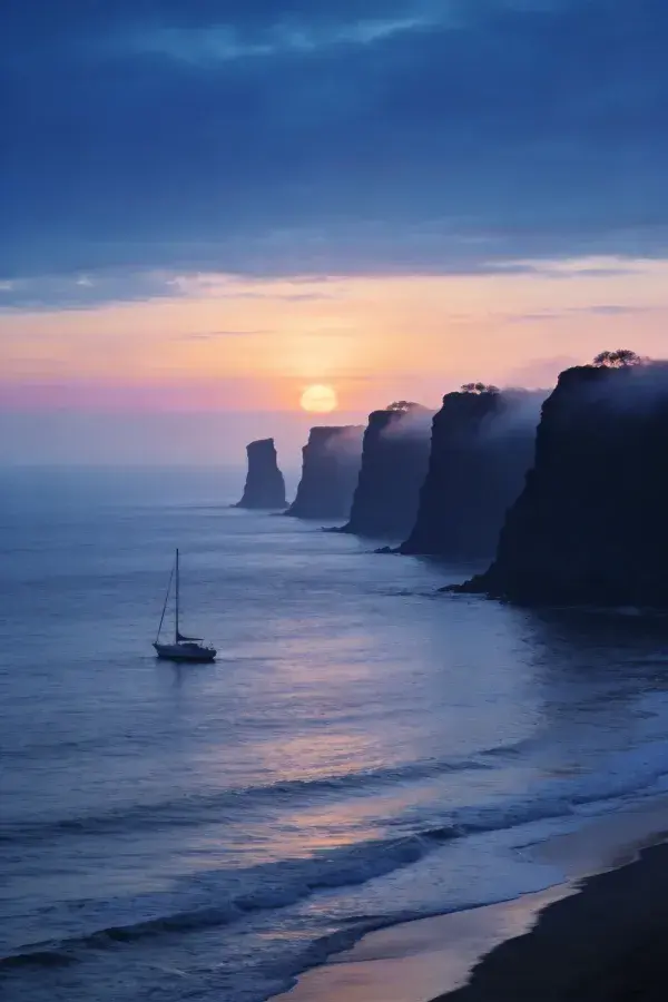 海岸悬崖风光中的帆船与晚霞场景