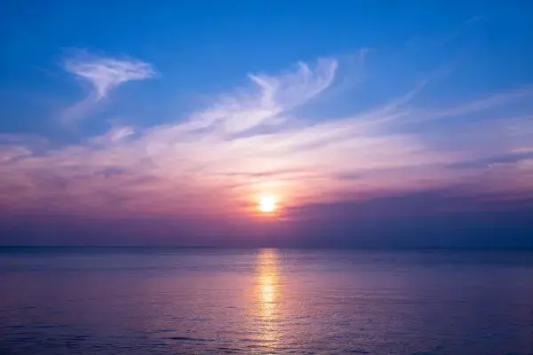 海岸日落景观的光影捕捉