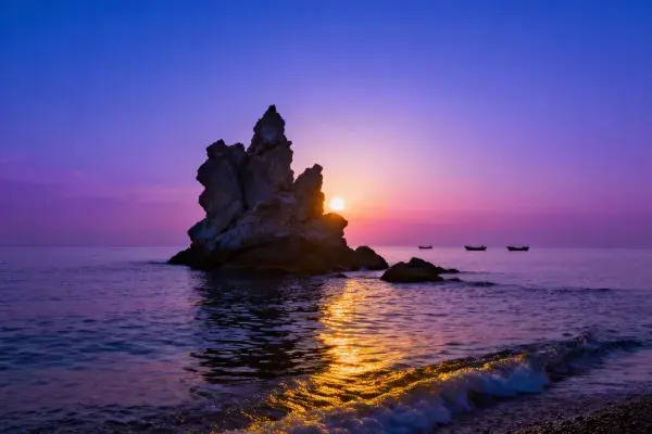 日落时分分的海岸奇石景观