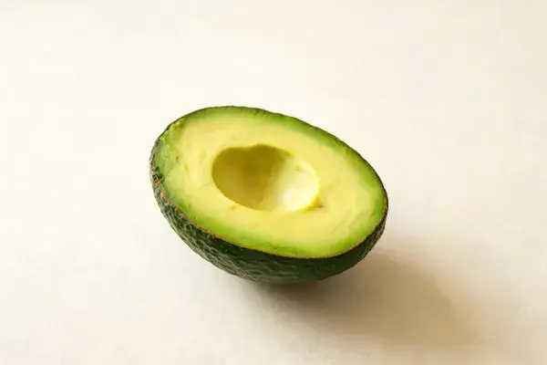鳄梨切开特写的表面展示